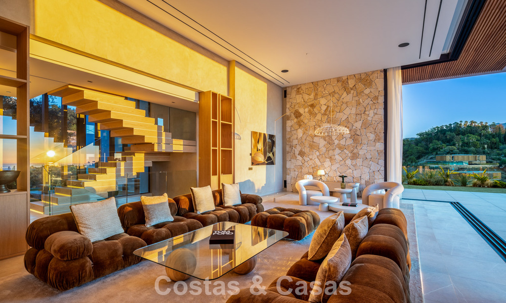 Villa de lujo totalmente nueva con vistas panorámicas en venta en la urbanización cerrada de El Madroñal, Benahavis - Marbella 794201