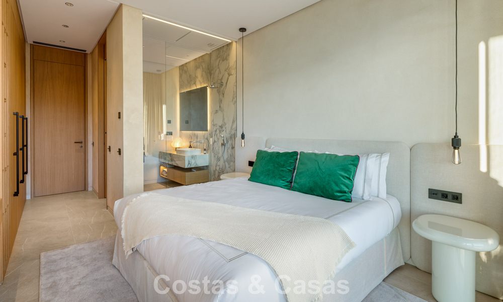 Villa de lujo totalmente nueva con vistas panorámicas en venta en la urbanización cerrada de El Madroñal, Benahavis - Marbella 794204