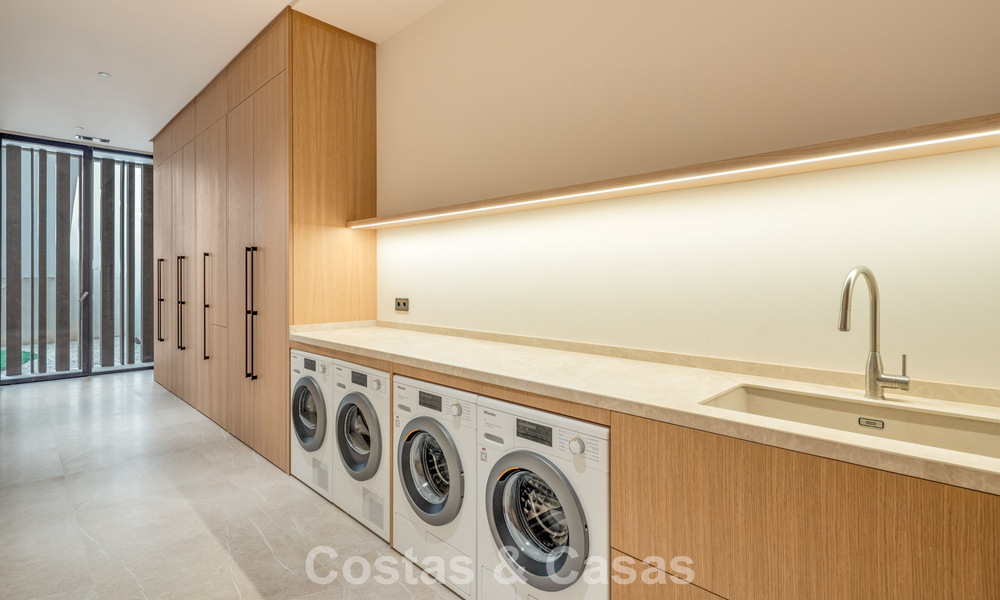 Villa de lujo totalmente nueva con vistas panorámicas en venta en la urbanización cerrada de El Madroñal, Benahavis - Marbella 794216