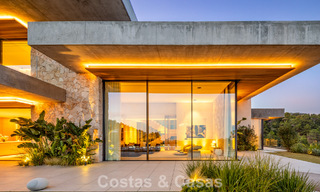 Villa de lujo totalmente nueva con vistas panorámicas en venta en la urbanización cerrada de El Madroñal, Benahavis - Marbella 794227 