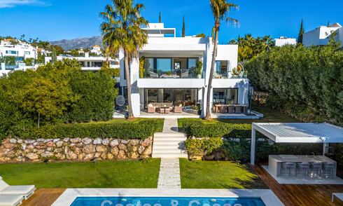 Villa de diseño con carácter moderno en venta en una comunidad cerrada en Nueva Andalucía, Marbella 794426