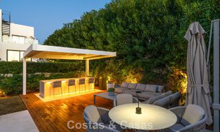 Villa de diseño con carácter moderno en venta en una comunidad cerrada en el Valle del Golf de Nueva Andalucía, Marbella 794437 
