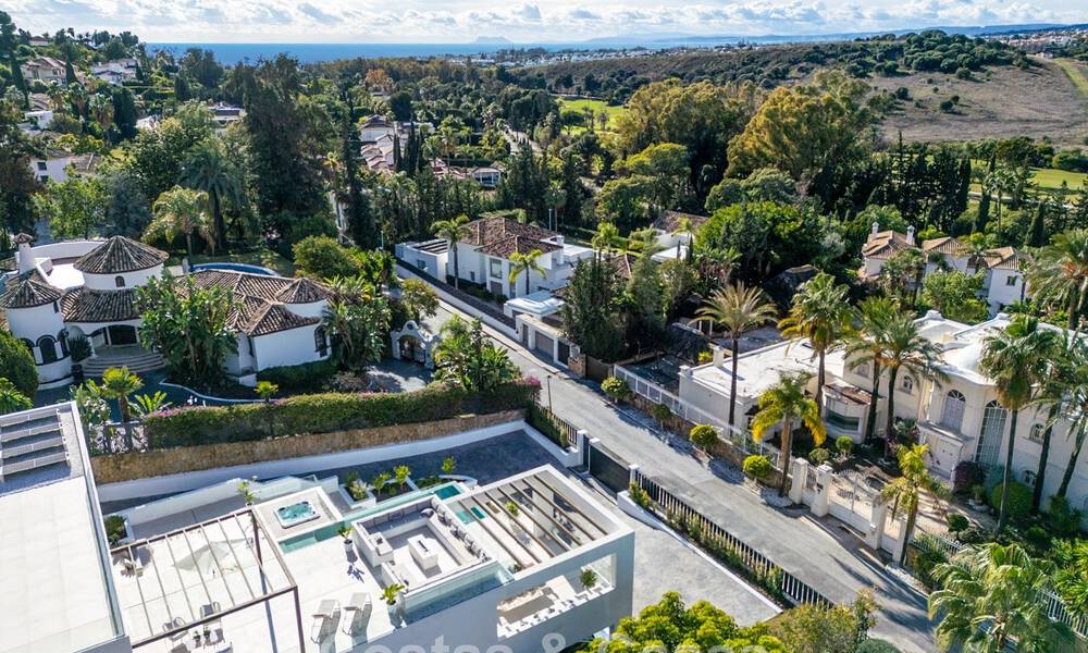 Villa de lujo moderna con estilo arquitectónico minimalista, en venta en la Nueva Milla de Oro entre Marbella y Estepona 794317