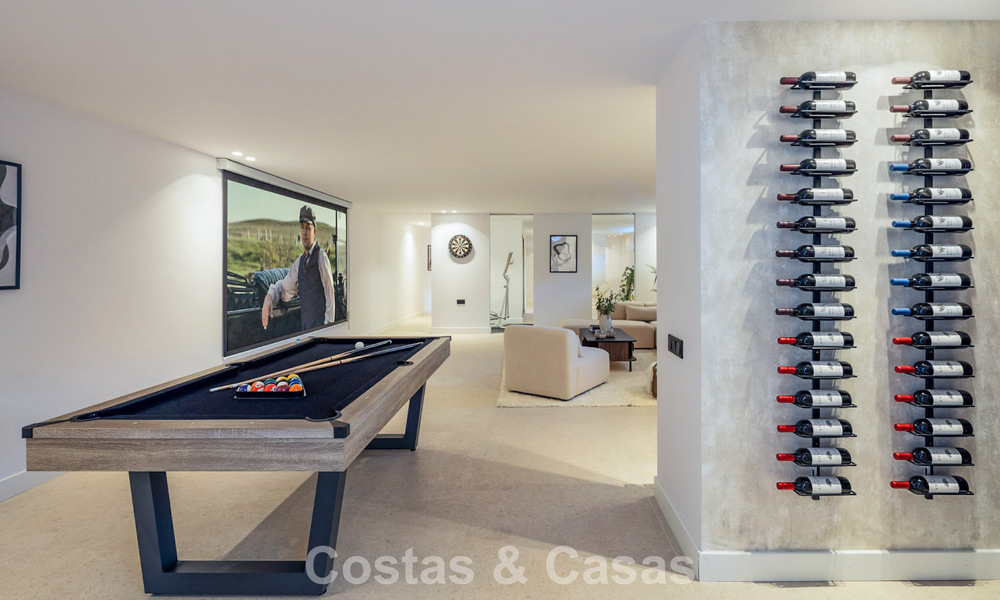 Villa de lujo moderna con estilo arquitectónico minimalista, en venta en la Nueva Milla de Oro entre Marbella y Estepona 794321