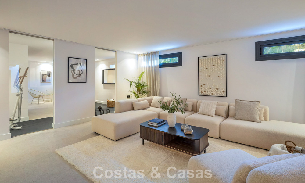 Villa de lujo moderna con estilo arquitectónico minimalista, en venta en la Nueva Milla de Oro entre Marbella y Estepona 794322