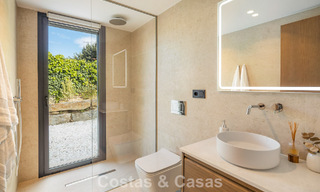 Villa de lujo moderna con estilo arquitectónico minimalista, en venta en la Nueva Milla de Oro entre Marbella y Estepona 794326 