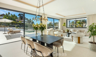 Villa de lujo moderna con estilo arquitectónico minimalista, en venta en la Nueva Milla de Oro entre Marbella y Estepona 794331 