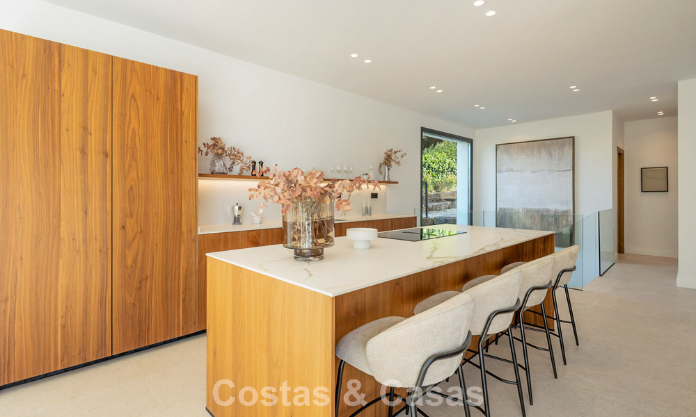 Villa de lujo moderna con estilo arquitectónico minimalista, en venta en la Nueva Milla de Oro entre Marbella y Estepona 794332