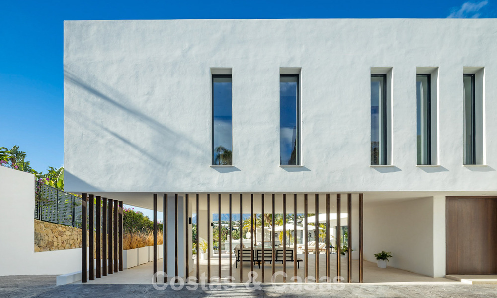 Villa de lujo moderna con estilo arquitectónico minimalista, en venta en la Nueva Milla de Oro entre Marbella y Estepona 794336