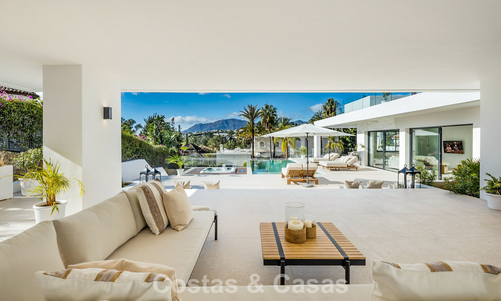 Villa de lujo moderna con estilo arquitectónico minimalista, en venta en la Nueva Milla de Oro entre Marbella y Estepona 794337