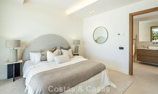 Villa de lujo moderna con estilo arquitectónico minimalista, en venta en la Nueva Milla de Oro entre Marbella y Estepona 794342 