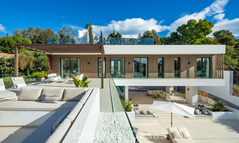 Villa de lujo moderna con estilo arquitectónico minimalista, en venta en la Nueva Milla de Oro entre Marbella y Estepona 794348