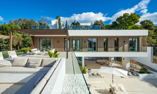 Villa de lujo moderna con estilo arquitectónico minimalista, en venta en la Nueva Milla de Oro entre Marbella y Estepona 794348 