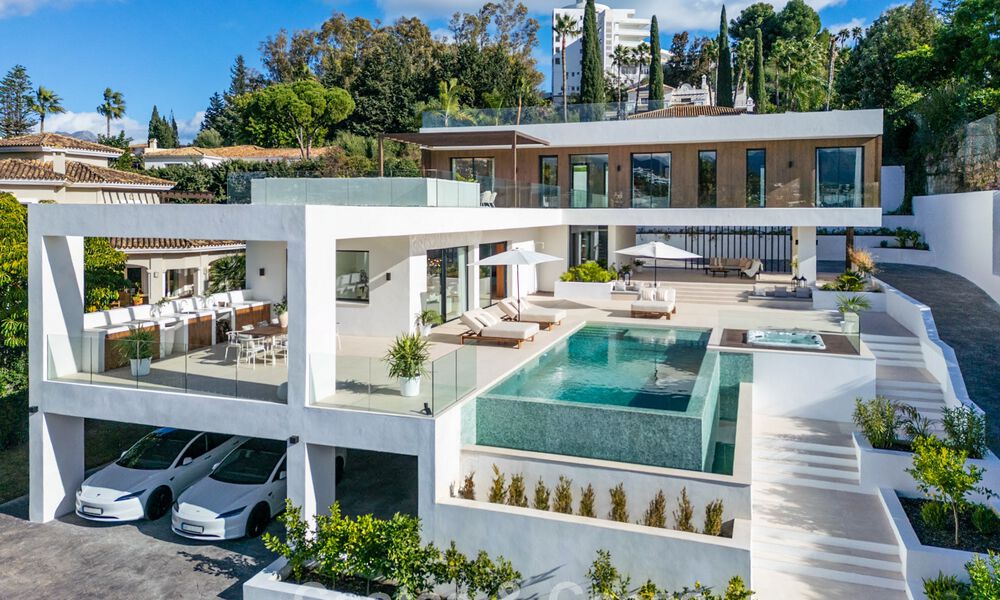 Villa de lujo moderna con estilo arquitectónico minimalista, en venta en la Nueva Milla de Oro entre Marbella y Estepona 794355