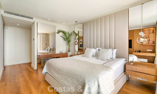 Moderno apartamento con jardín en venta con vistas panorámicas a la costa en un exclusivo complejo cerca de Marbella ciudad 794488 