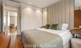 Moderno apartamento con jardín en venta con vistas panorámicas a la costa en un exclusivo complejo cerca de Marbella ciudad 794495 