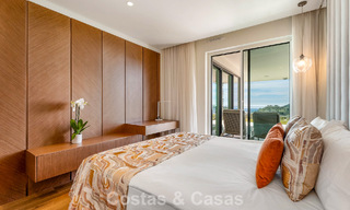 Moderno apartamento con jardín en venta con vistas panorámicas a la costa en un exclusivo complejo cerca de Marbella ciudad 794497 