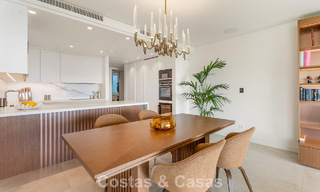 Moderno apartamento con jardín en venta con vistas panorámicas a la costa en un exclusivo complejo cerca de Marbella ciudad 794507 