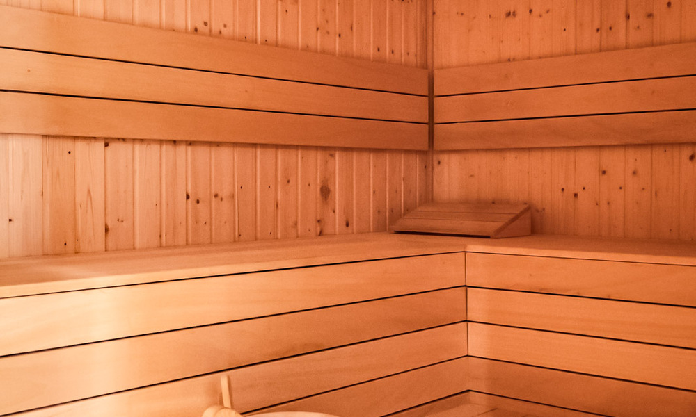 Apartamento moderno con carácter de villa en venta con vistas al mar en un complejo exclusivo en La Quinta, Marbella - Benahavís 794519