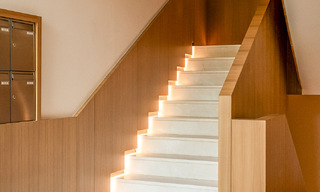 Apartamento moderno con carácter de villa en venta con vistas al mar en un complejo exclusivo en La Quinta, Marbella - Benahavís 794522 