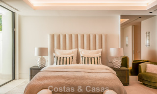 Apartamento moderno con carácter de villa en venta con vistas al mar en un complejo exclusivo en La Quinta, Marbella - Benahavís 794532 