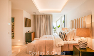 Apartamento moderno con carácter de villa en venta con vistas al mar en un complejo exclusivo en La Quinta, Marbella - Benahavís 794533 