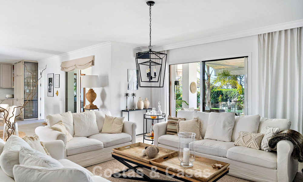 Exclusivo dúplex de lujo listo para entrar a vivir, rodeado de campos de golf en Nueva Andalucía, Marbella 794576