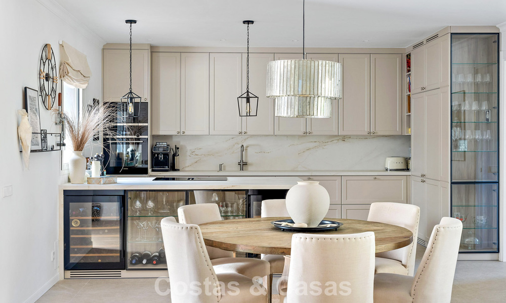 Exclusivo dúplex de lujo listo para entrar a vivir, rodeado de campos de golf en Nueva Andalucía, Marbella 794577