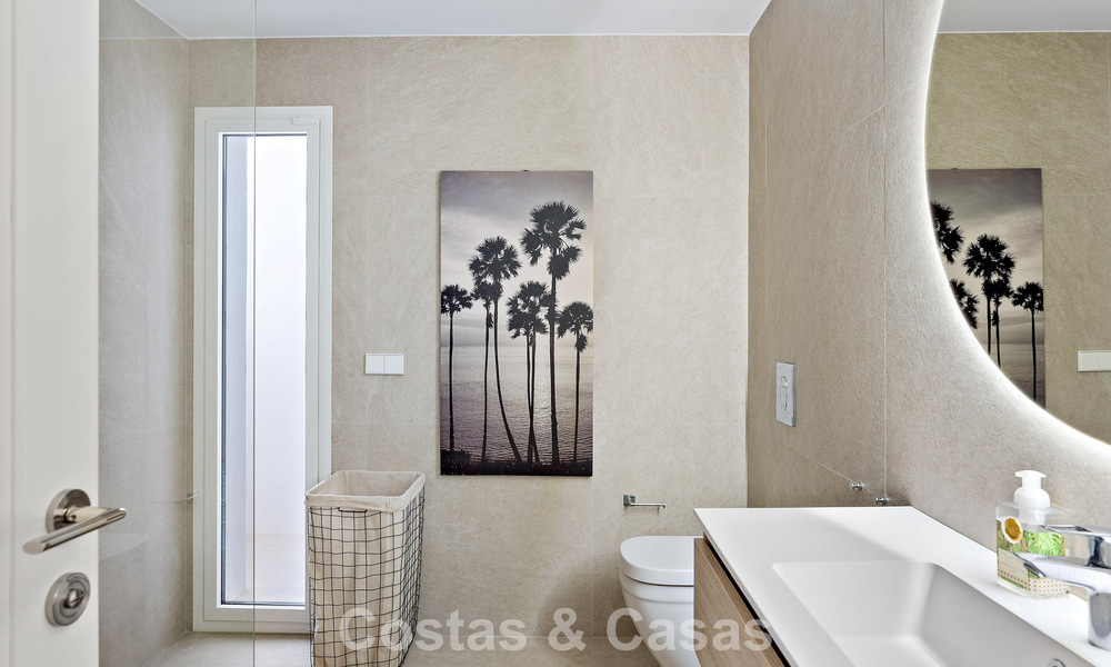 Exclusivo dúplex de lujo listo para entrar a vivir, rodeado de campos de golf en Nueva Andalucía, Marbella 794589