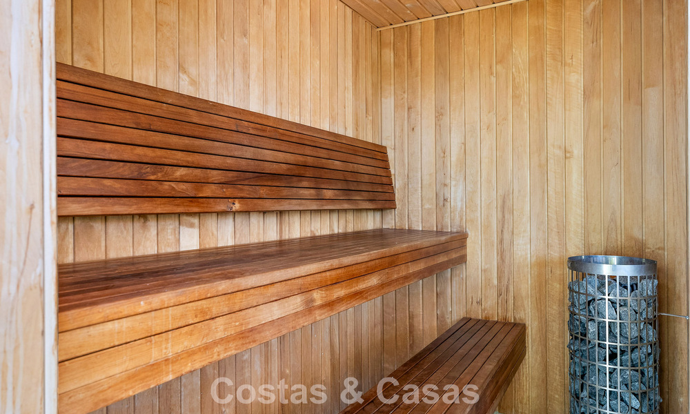 Exclusivo dúplex de lujo listo para entrar a vivir, rodeado de campos de golf en Nueva Andalucía, Marbella 794591