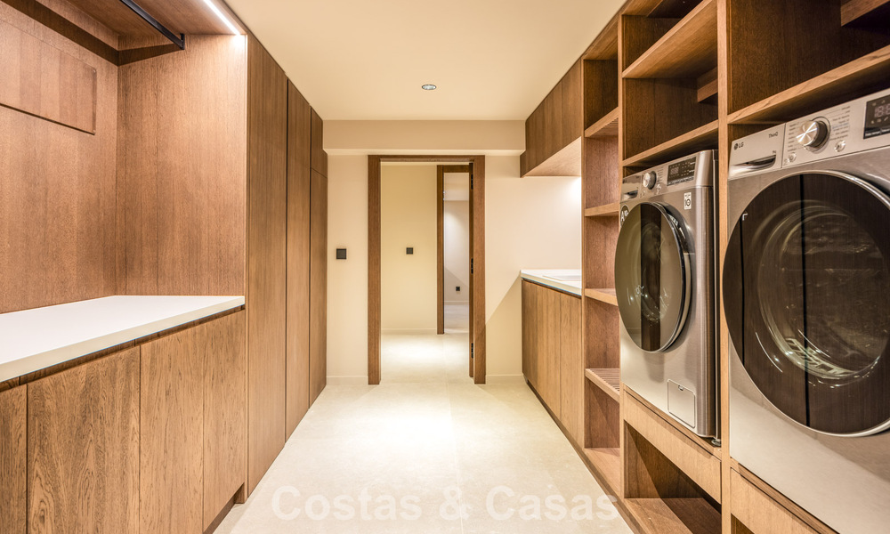 Villa de lujo de estilo balinés, lista para entrar a vivir, en venta en el Valle del Golf de Nueva Andalucía, Marbella 794678