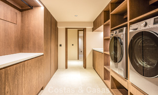 Villa de lujo de estilo balinés, lista para entrar a vivir, en venta en el Valle del Golf de Nueva Andalucía, Marbella 794678 