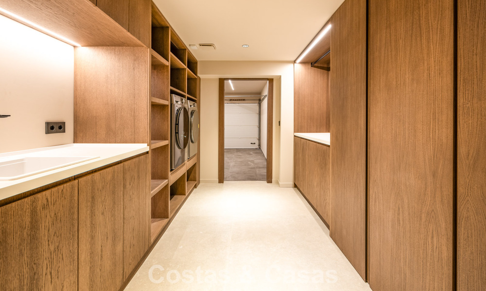 Villa de lujo de estilo balinés, lista para entrar a vivir, en venta en el Valle del Golf de Nueva Andalucía, Marbella 794679