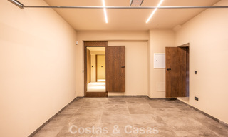 Villa de lujo de estilo balinés, lista para entrar a vivir, en venta en el Valle del Golf de Nueva Andalucía, Marbella 794680 