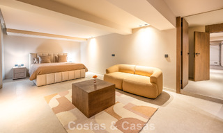 Villa de lujo de estilo balinés, lista para entrar a vivir, en venta en el Valle del Golf de Nueva Andalucía, Marbella 794681 