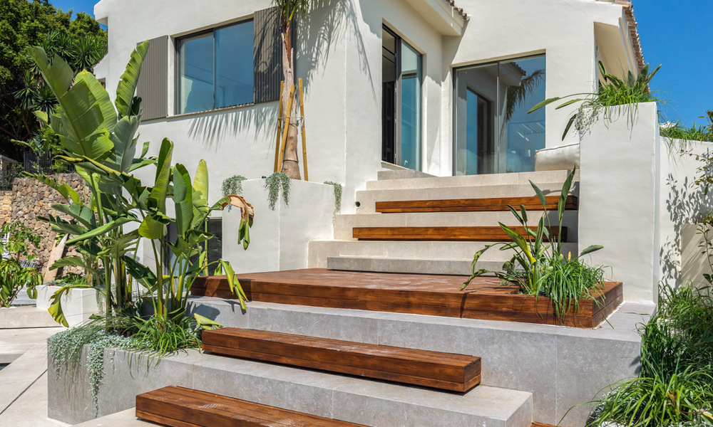 Villa de lujo de estilo balinés, lista para entrar a vivir, en venta en el Valle del Golf de Nueva Andalucía, Marbella 794685