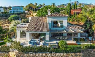 Villa de lujo de estilo balinés, lista para entrar a vivir, en venta en el Valle del Golf de Nueva Andalucía, Marbella 794686 