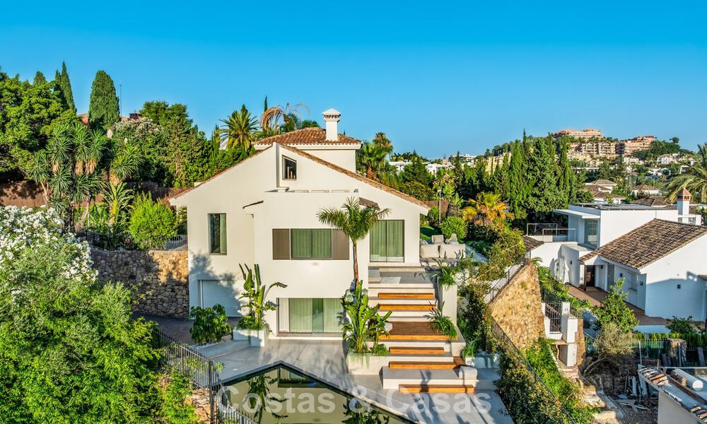 Villa de lujo de estilo balinés, lista para entrar a vivir, en venta en el Valle del Golf de Nueva Andalucía, Marbella 794688