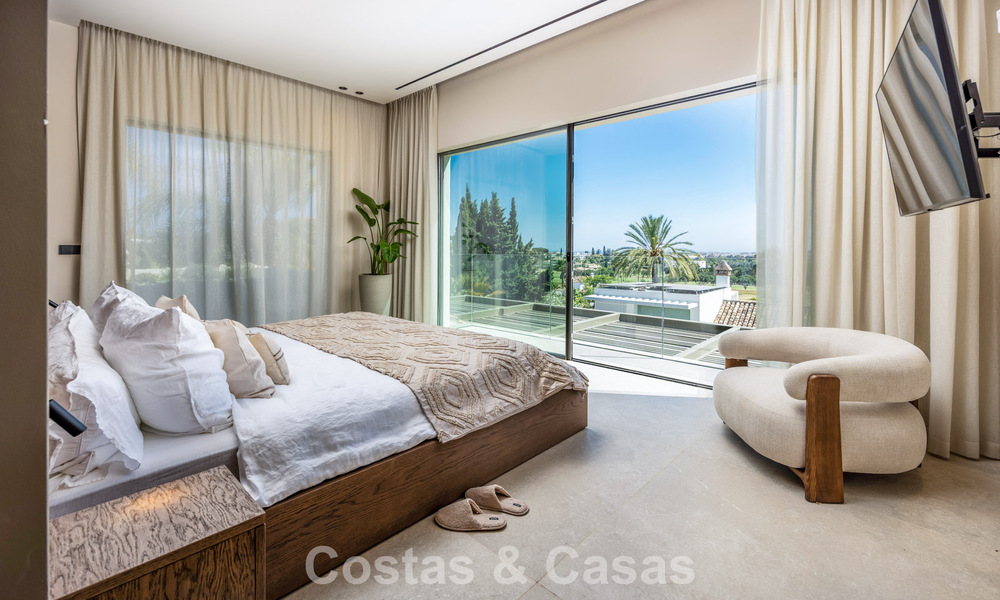 Villa de lujo de estilo balinés, lista para entrar a vivir, en venta en el Valle del Golf de Nueva Andalucía, Marbella 794694