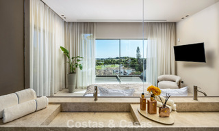 Villa de lujo de estilo balinés, lista para entrar a vivir, en venta en el Valle del Golf de Nueva Andalucía, Marbella 794695 