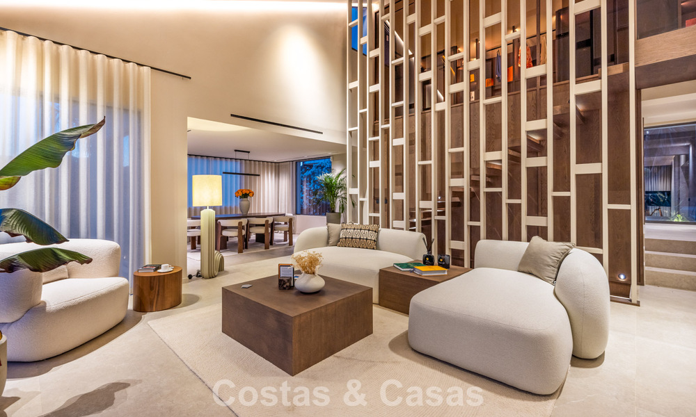 Villa de lujo de estilo balinés, lista para entrar a vivir, en venta en el Valle del Golf de Nueva Andalucía, Marbella 794698