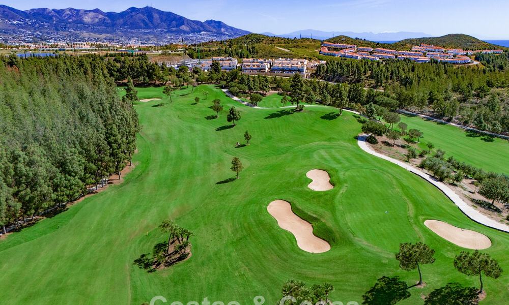 Nuevos apartamentos modernos con vistas fenomenales en venta en Mijas Costa, Costa del Sol 794604