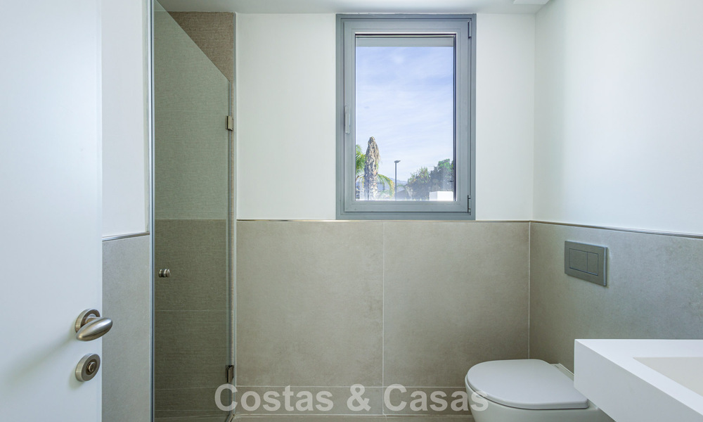 Villa pareada modernista en venta cerca de servicios en Guadalmina y San Pedro centro, Marbella 794654