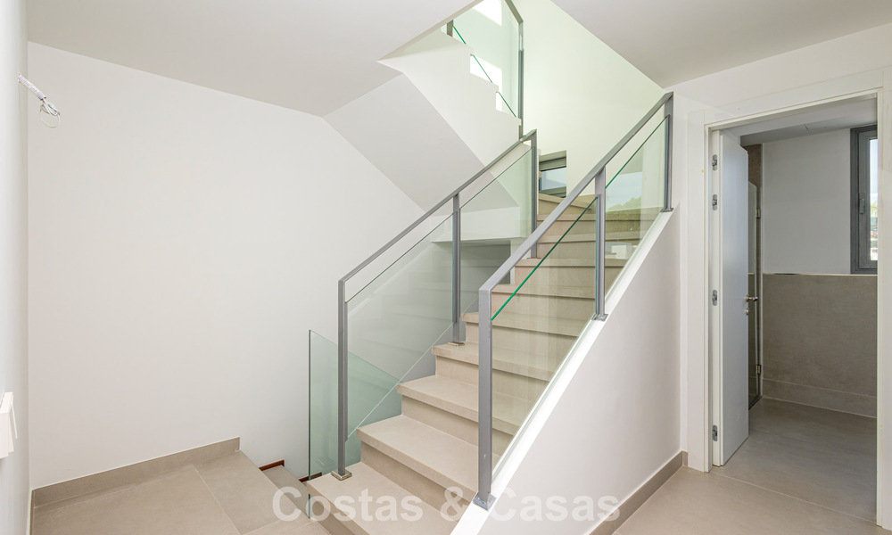 Villa pareada modernista en venta cerca de servicios en Guadalmina y San Pedro centro, Marbella 794655