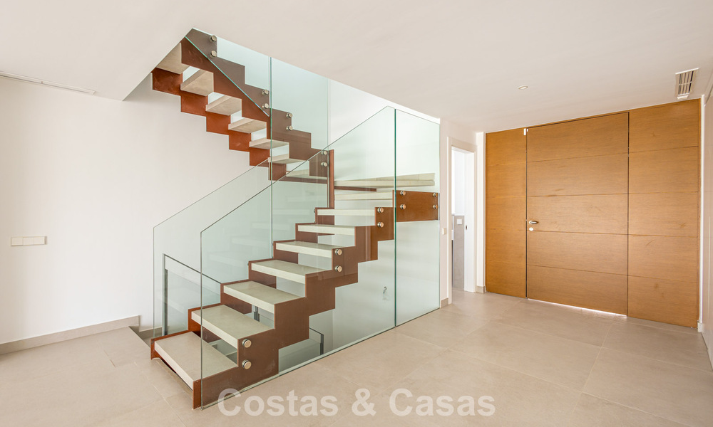 Villa pareada modernista en venta cerca de servicios en Guadalmina y San Pedro centro, Marbella 794656