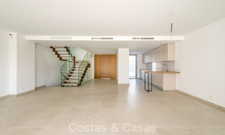 Villa pareada modernista en venta cerca de servicios en Guadalmina y San Pedro centro, Marbella 794657 