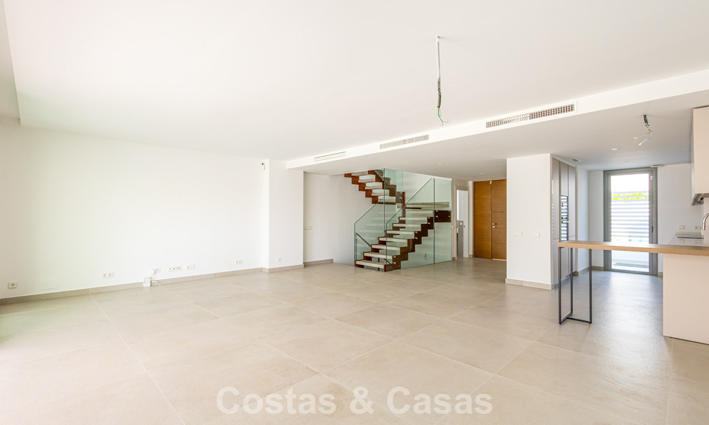 Villa pareada modernista en venta cerca de servicios en Guadalmina y San Pedro centro, Marbella 794658