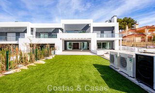 Villa pareada modernista en venta cerca de servicios en Guadalmina y San Pedro centro, Marbella 794664 