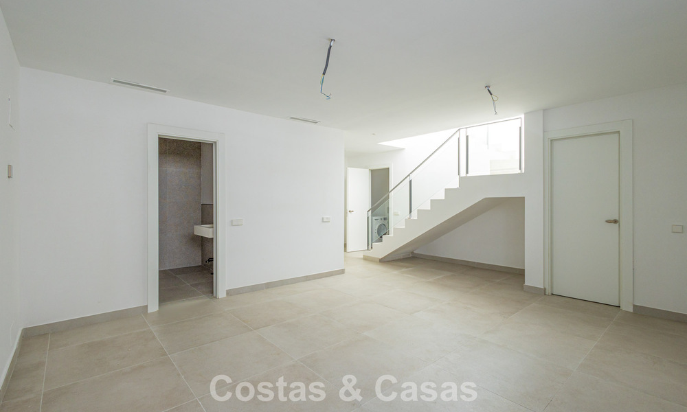 Villa pareada modernista en venta cerca de servicios en Guadalmina y San Pedro centro, Marbella 794669