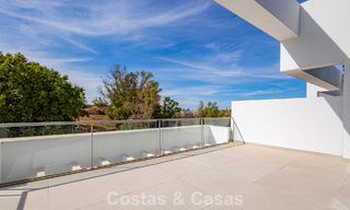 Villa pareada modernista en venta cerca de servicios en Guadalmina y San Pedro centro, Marbella 794671 